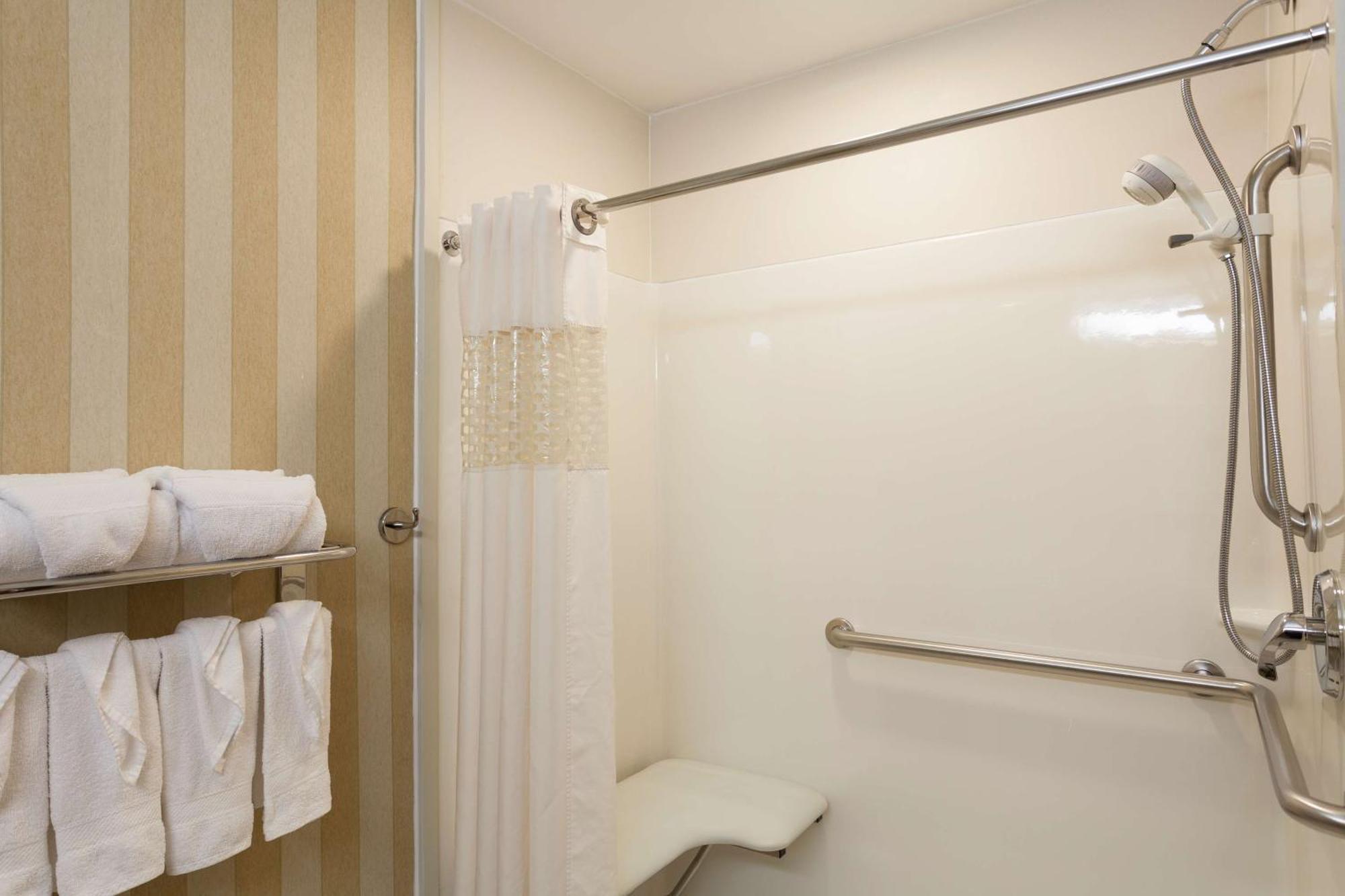 Hampton Inn & Suites אדיסון מראה חיצוני תמונה