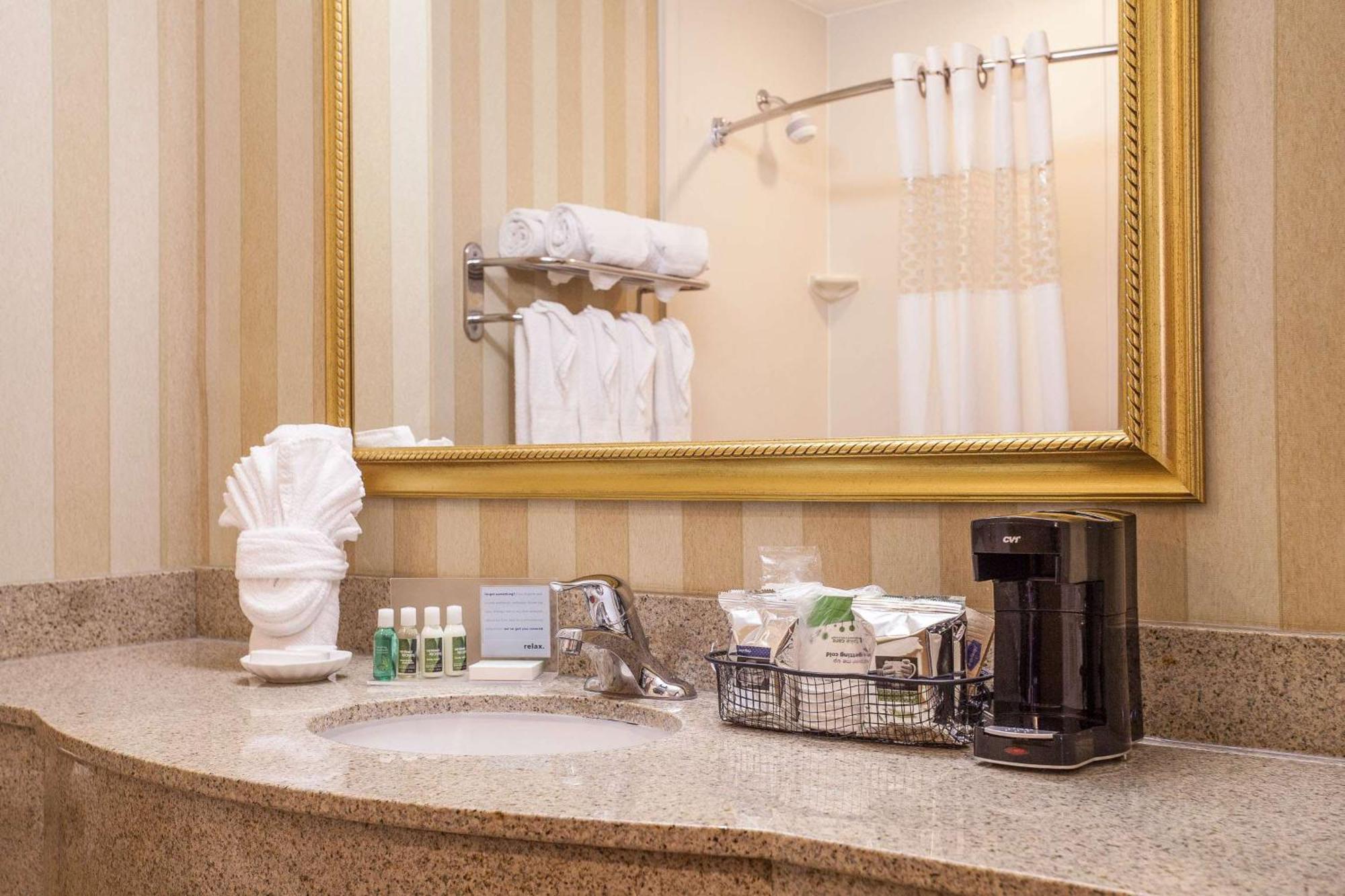 Hampton Inn & Suites אדיסון מראה חיצוני תמונה